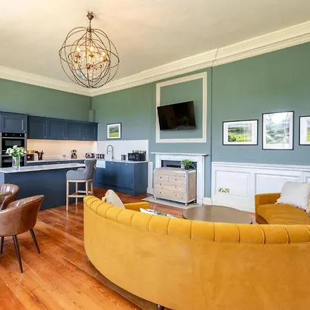 The Hutton - Ukc9900 Apartman *